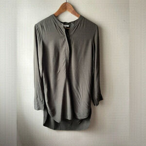 Aritzia Wilfred Women's Size S Green Tunic Long Sleeve Top V-Neck Button Shirt
